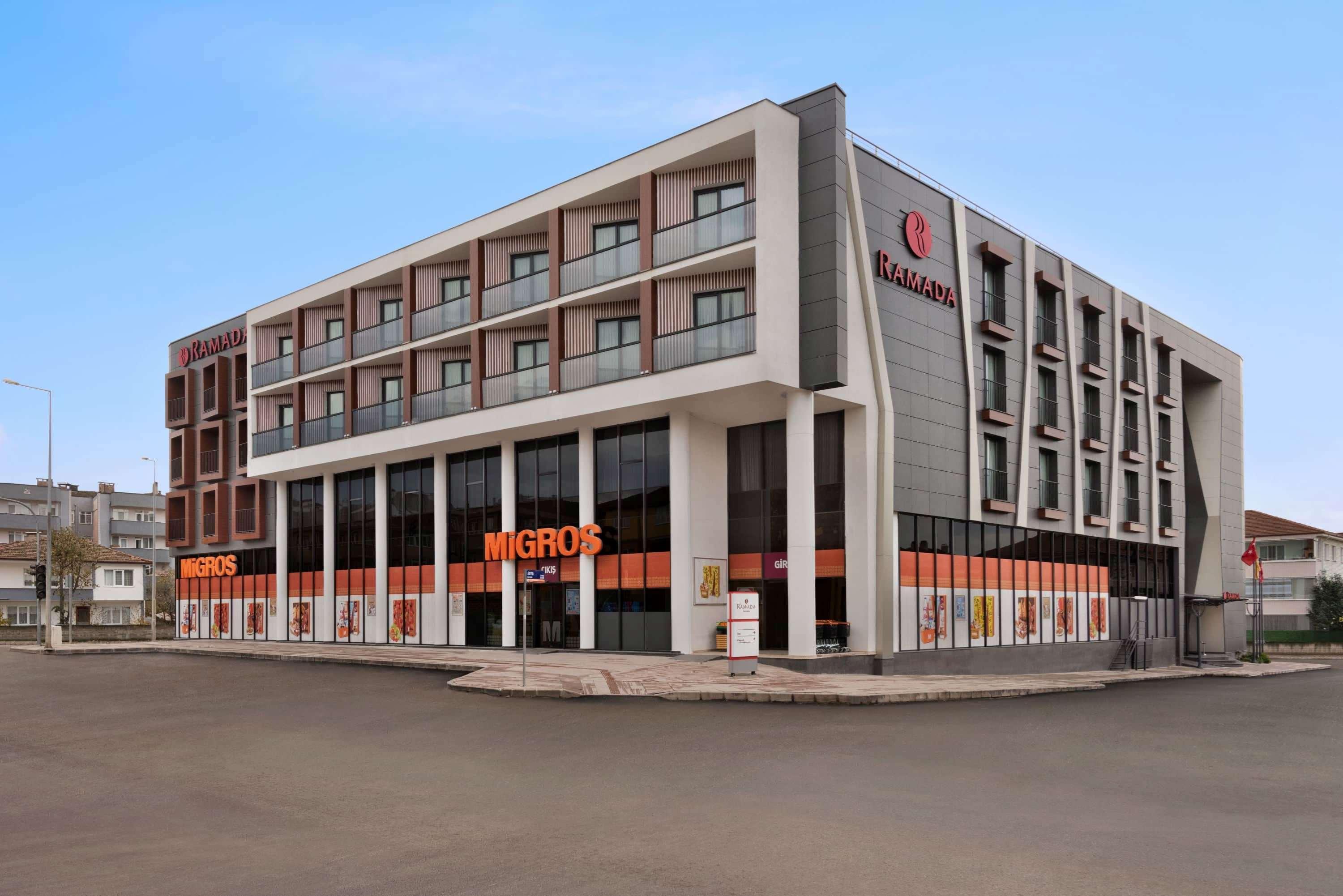 Ramada By Wyndham Sakarya Hendek Hotel Exterior photo